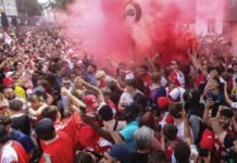 Arsenal fans turnout in thousands to celebrate historic Premier League win