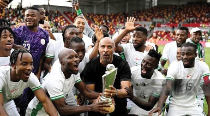 Osimhen with the Turkish Super Lig trophy